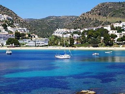 Beachfront Apartment in Roses