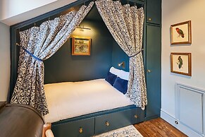 Host Stay The Rooftop Gallery