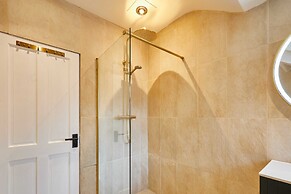 Host Stay The Rooftop Gallery