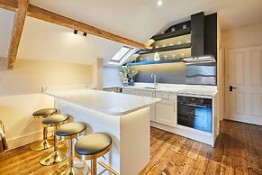 Host Stay The Rooftop Gallery