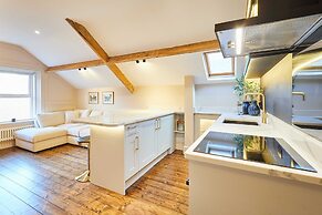 Host Stay The Rooftop Gallery