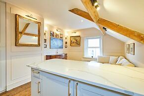 Host Stay The Rooftop Gallery