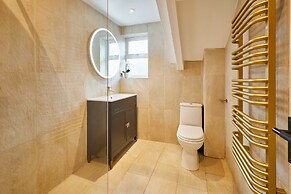 Host Stay The Rooftop Gallery