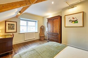 Host Stay The Rooftop Gallery