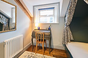 Host Stay The Rooftop Gallery