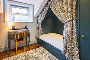 Host Stay The Rooftop Gallery