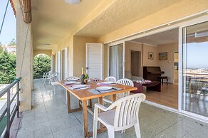 Pretty Apartment With Balcony