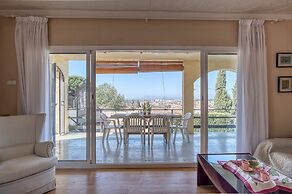 Pretty Apartment With Balcony