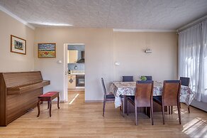 Pretty Apartment With Balcony