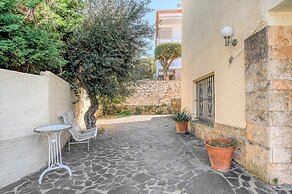Pretty Apartment With Balcony