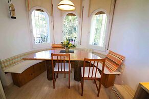 Spacious Apt. With Barbecue in Roses