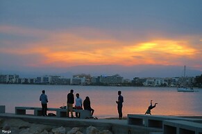 Spacious Apt. With Barbecue in Roses