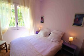 Spacious Apt. With Barbecue in Roses