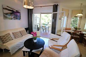 Spacious Apt. With Barbecue in Roses