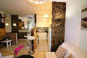 Spacious Apt. With Barbecue in Roses