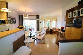 Spacious Apt. With Barbecue in Roses