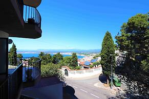 Spacious Apt. With Barbecue in Roses