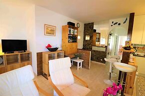 Spacious Apt. With Barbecue in Roses