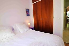 Spacious Apt. With Barbecue in Roses