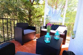 Spacious Apt. With Barbecue in Roses