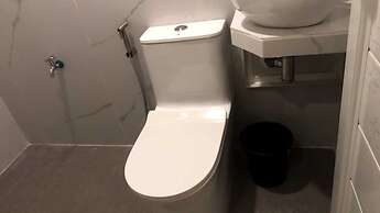 OYO 1128 W Sangco Building Leasing