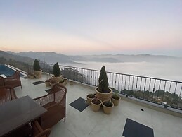 Astra Resort and Caffe