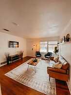 The Burrow-Cozy 3 BDRM HM - Free Parking
