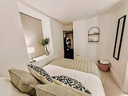 Prime Exeter Stay for Corporate & Family Guests