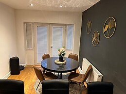 Manchester Retreat With 3 Bedrooms