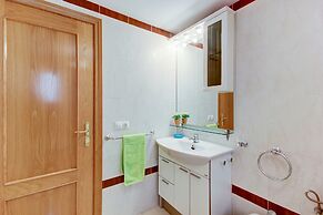 Apartment With Scenic View