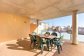 Apartment With Scenic View