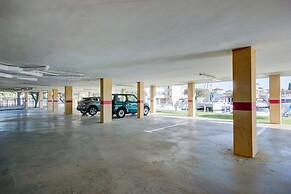 Apartment With Scenic View