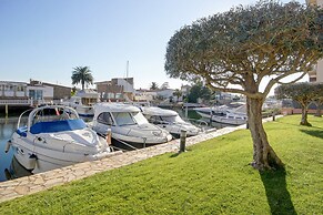 Apartment With Scenic View
