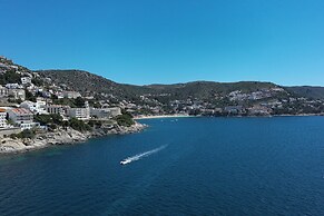 Apartment in Roses Near Rock Beach