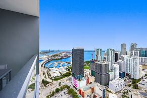 Lux Studio W City Views and Pool