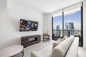 Lux Studio W City Views and Pool