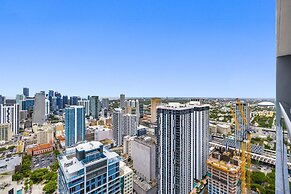 Lux Studio W City Views and Pool