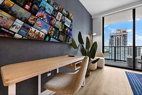 Lux Studio W City Views and Pool
