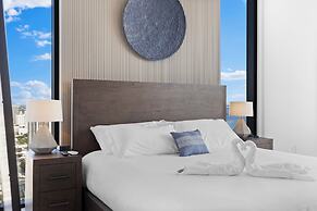 Lux Studio W City Views and Pool