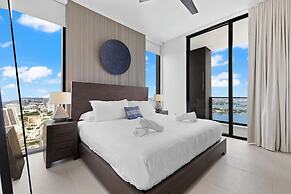 Lux Studio W City Views and Pool