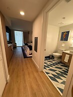 Lux Studio W City Views and Pool