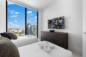 Lux Studio W City Views and Pool