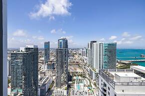 Lux Studio W City Views and Pool