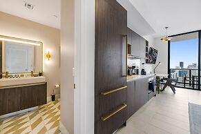 Lux Studio W City Views and Pool