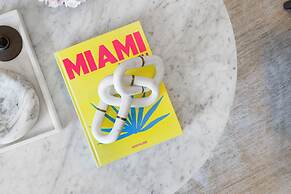 Lux Studio W City Views and Pool