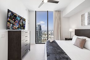 Lux Studio W City Views and Pool