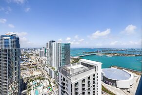 Lux Studio W City Views and Pool