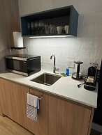 Lux Studio W City Views and Pool