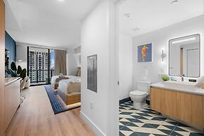 Lux Studio W City Views and Pool