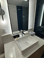 Lux Studio W City Views and Pool